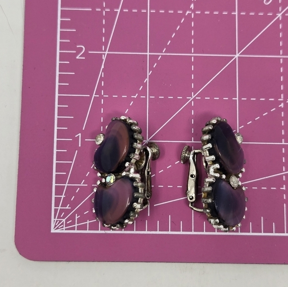 VINTAGE CORO SET OF 4 CLIP ON SCREW BACK EARRINGS PURPLE SILVER WOMEN JEWELRY - Picture 8 of 14